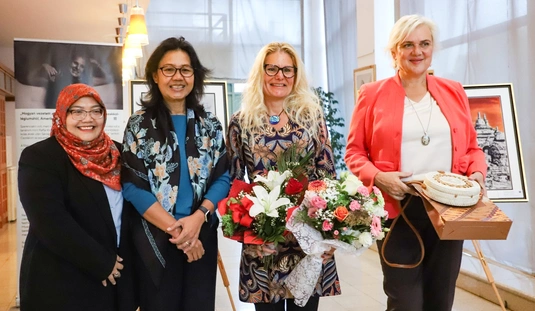 Az "Indonéz Batikfestés Misztikuma" - kiállíás a Művészetek Házában