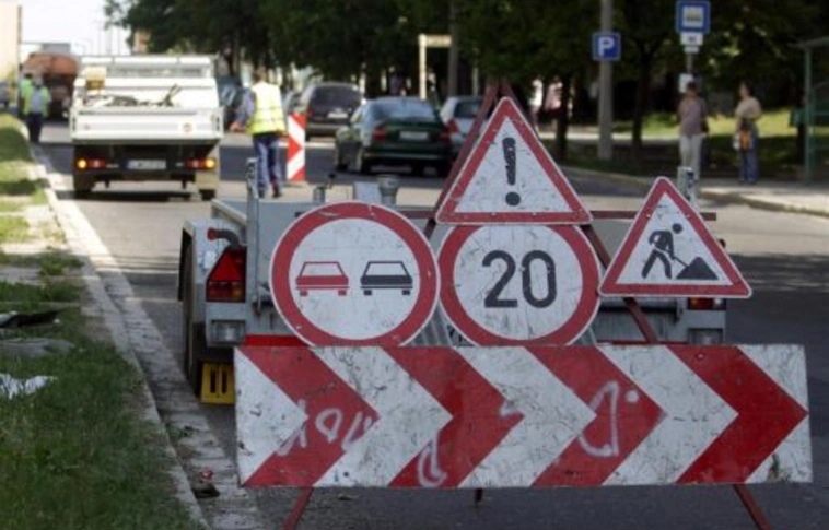 Itt kátyúznak ma