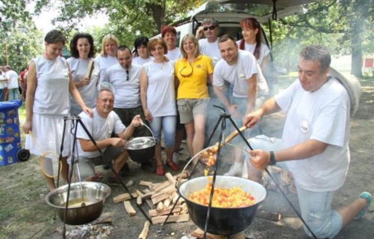 Ismét a lecsó és  pecsenye lesz a főszerepben