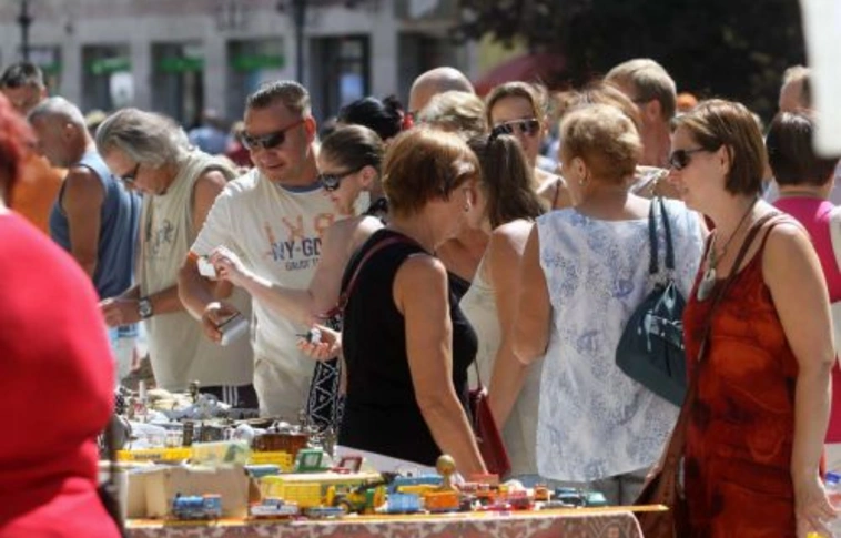Könyvek, régiségek, helyi értékek, napos vasárnap Miskolcon