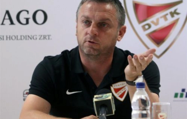 „Száz százalékig bízok játékosaimban”