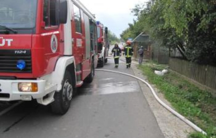 Hajnali tűz az Avason