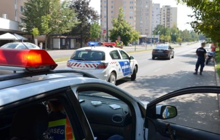 Motoros baleset a Corvinon 