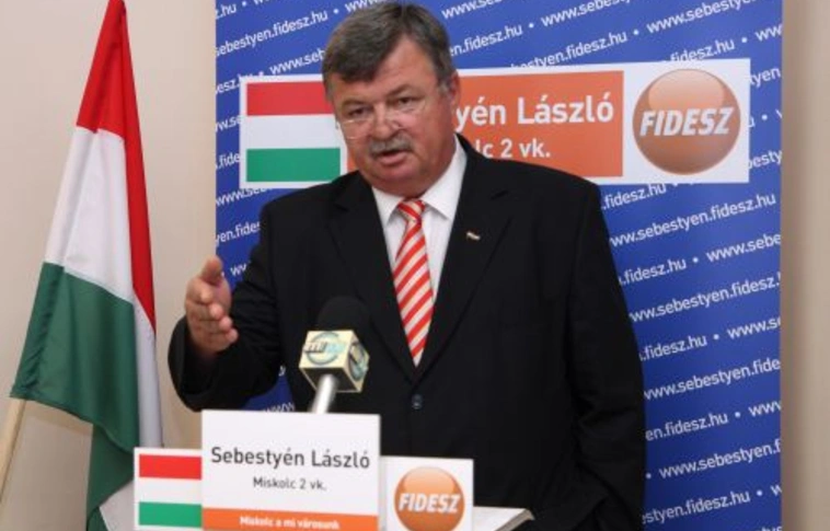 „A felülvizsgálat költségét a szolgáltató viselje”
