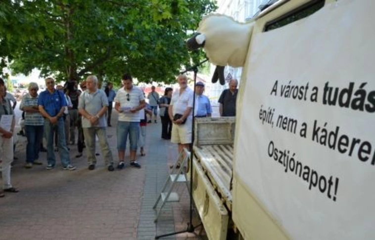 Oktatási intézkedések ellen demonstráltak