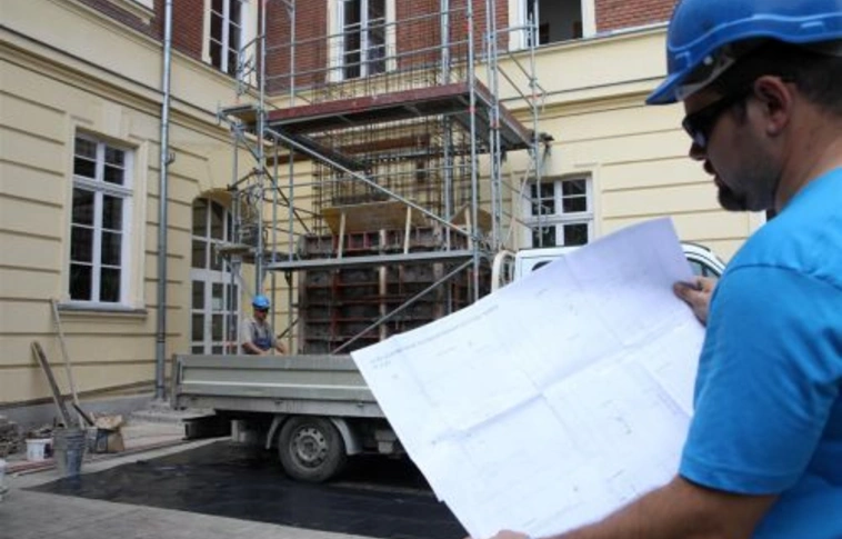 Már dolgoznak a Lévay-laboron