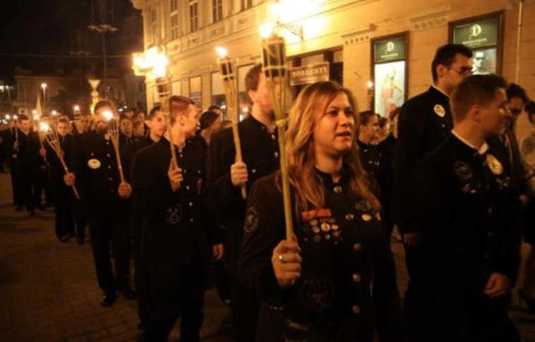 Elbúcsúztak a végzős egyetemisták Miskolctól