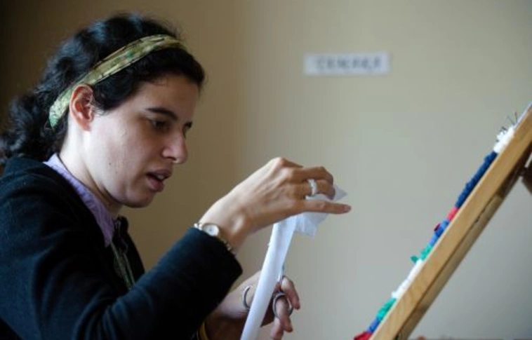 Miskolci autista lány önkifejező kiállítása Budapesten