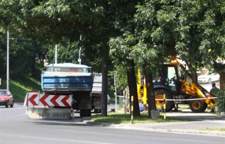 Vezetékcsere a Rákóczin – keddre megszűnik az útlezárás