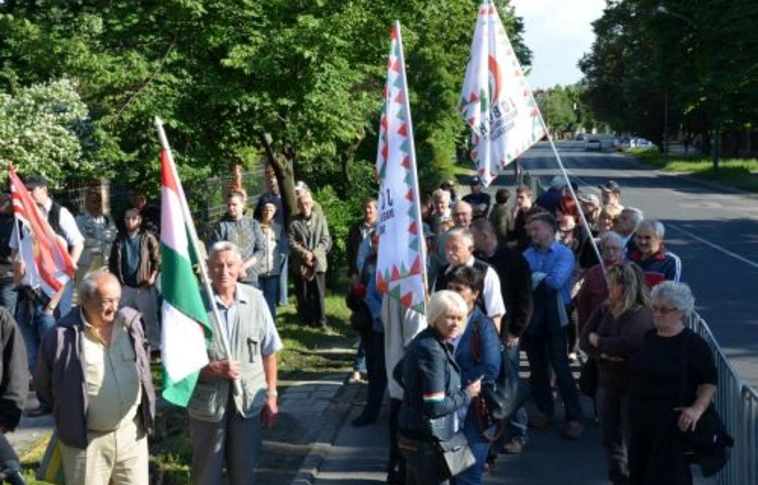 A kórházátszervezések ellen demonstráltak