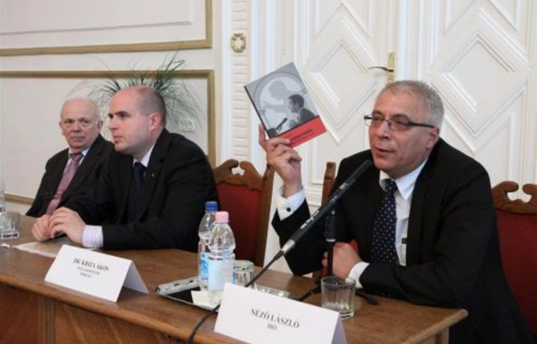 Könyv az elszámoltatásról