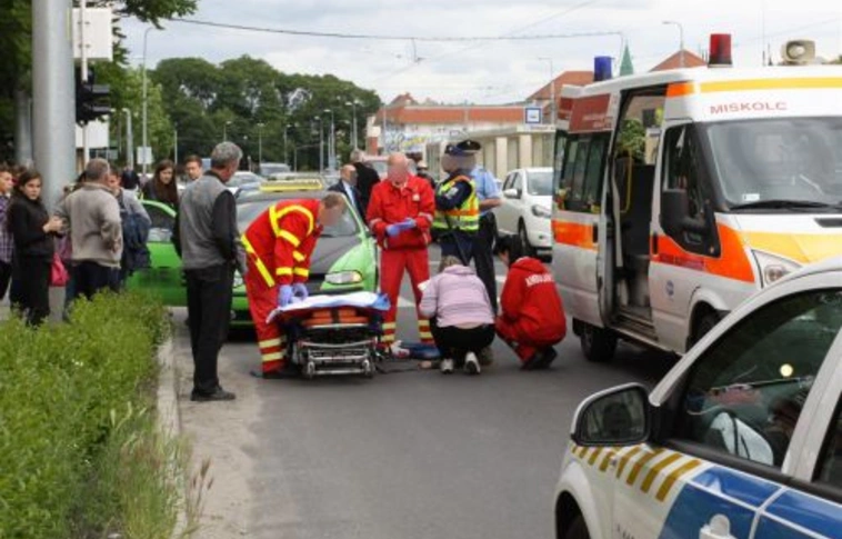 Kislányt gázolt a taxi Diósgyőrben