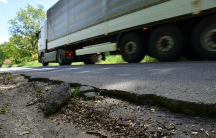 Varga-hegy: késik, de (egyelőre) nem múlik a kátyúzás