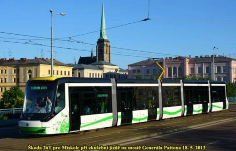Már a nyáron miskolci pályára állhatnak az új villamosok