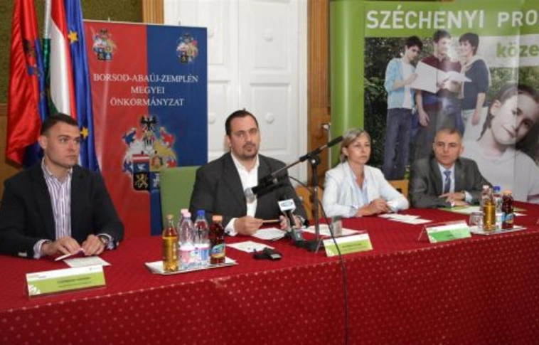 A pályázatokról tájékoztattak a megyeházán