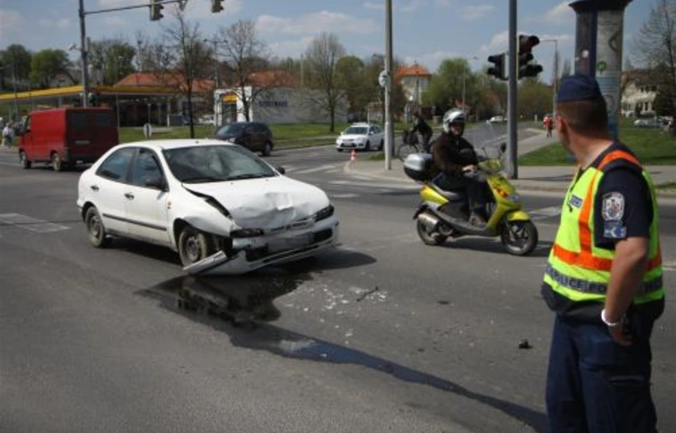 Mentő miatt csattantak a Vologdán