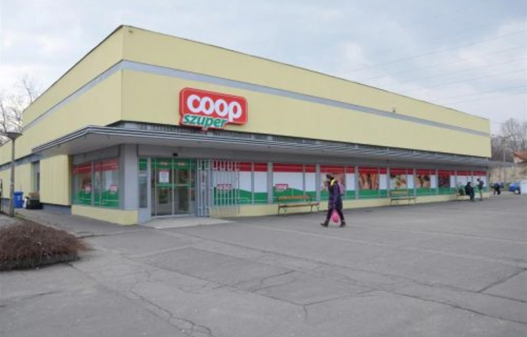 Coop-színekben nyíltak újra a miskolci Profi és Match üzletek