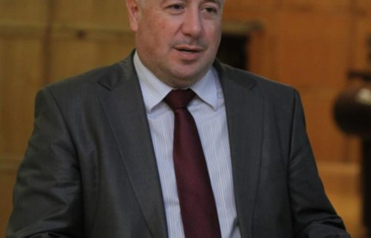 Polgármester az Ismeretlen ismerősök között