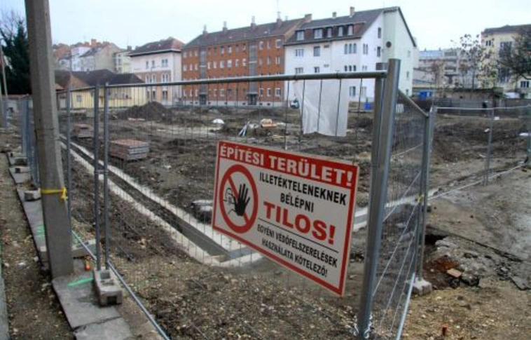 Májusban folytatódhat a Patak utcai mélygarázs építése