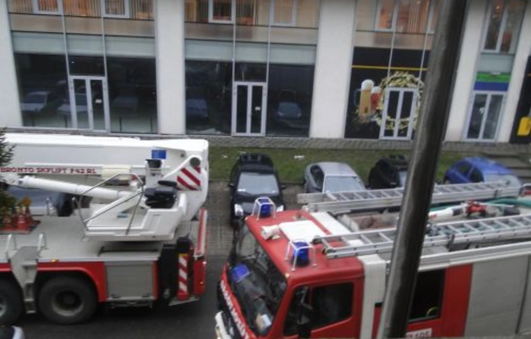 Putnokon lakókat költöztettek ki, Miskolcon kábelek égtek (új képekkel!)