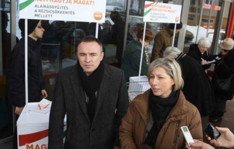 Miskolcon is aláírást gyűjt a rezsicsökkentés érdekében a Fidesz