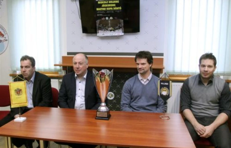 Miskolcra költözik a hazai hokielit