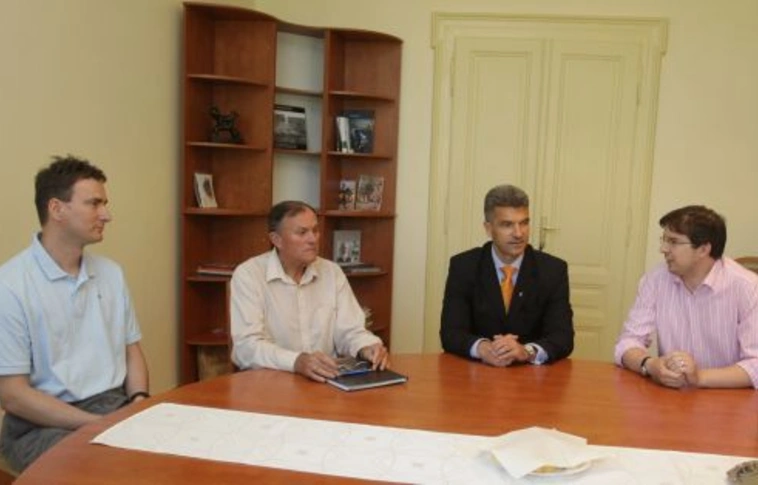 Miskolcon folytatódik a konzultáció