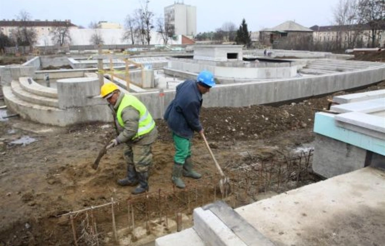 Selyemrét: új medencék, régi-új nyári épület, új bejáratok