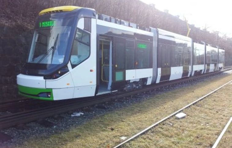 Zöld Nyíl: tesztpályán Miskolc új villamosa - VIDEÓVAL!