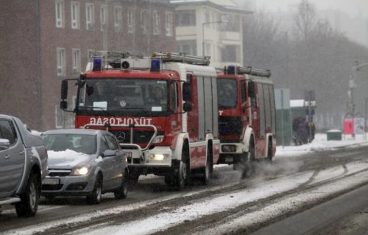 Útzár a 3-as és a 37-es főutakon, szükségvárakozók a teherautóknak