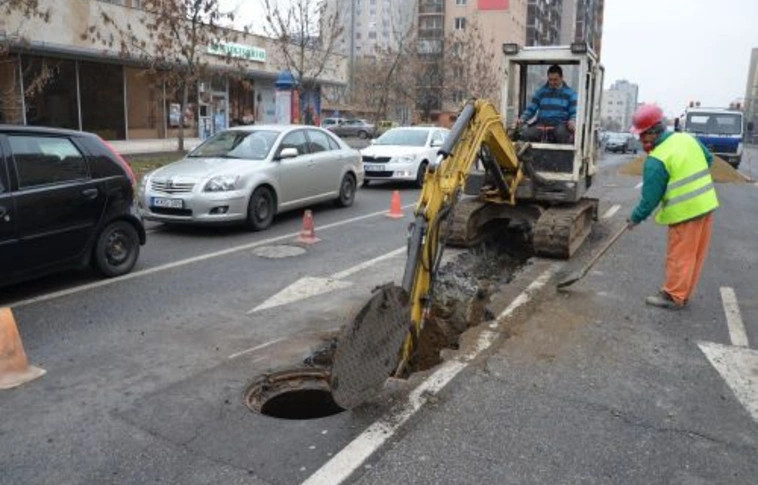 Csőtörés miatt forgalomkorlátozás a Vörösmartyn