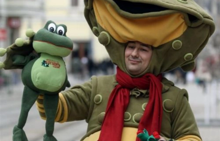A béka kilép a kocsonyából