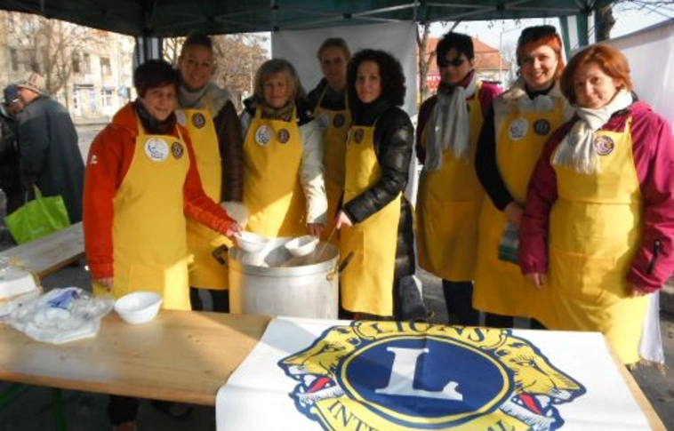 Ételt osztott a Lady Lions