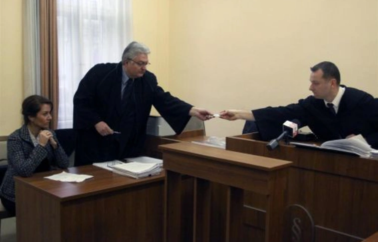 A barlangfürdő büféjéről pereskednek