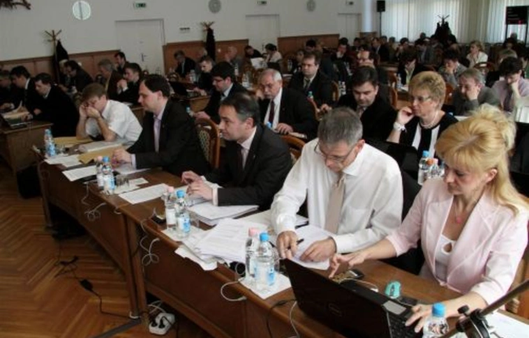 A Petőfire költözne az intézményfenntartó