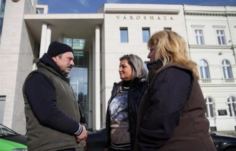 Piac: pert nyert és egyeztet a város