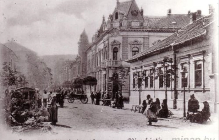 Városház tér részlet – akkor és most…