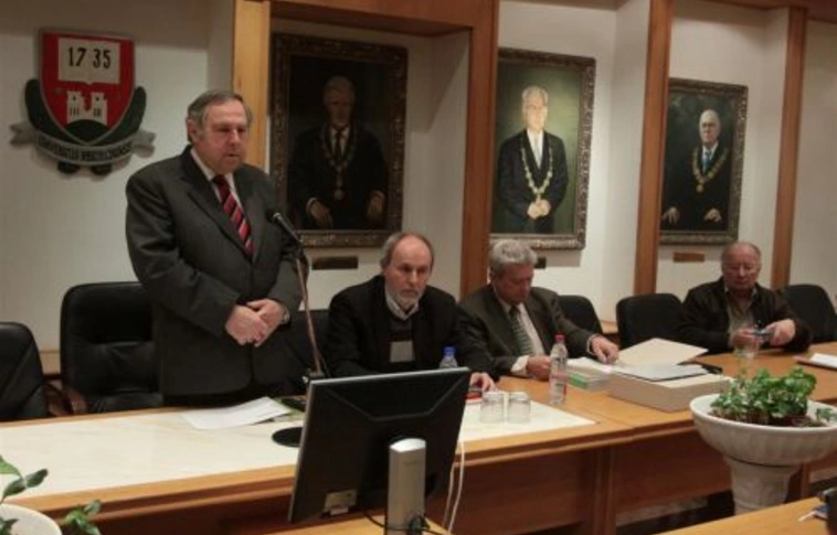 A rektor visszautasítja a vádakat