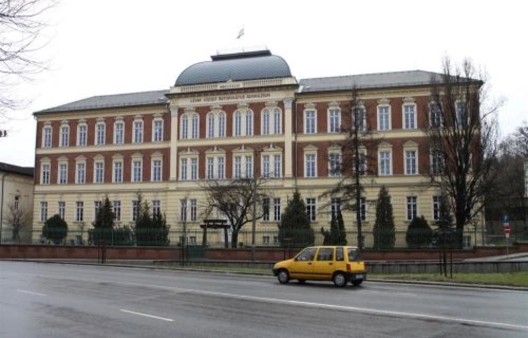 Komplex természettudományos laborok épülnek a Lévayban