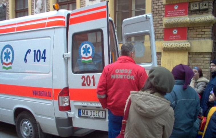 Késelés az idősotthonban