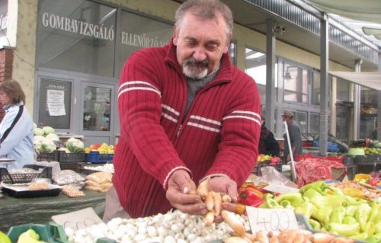 Piac: pert nyert a város