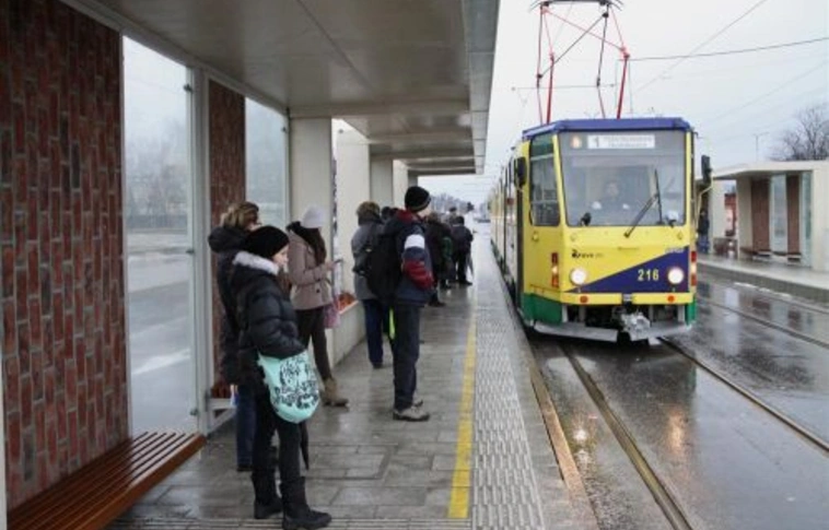 Intelligenssé válnak a busz- és villamosmegállók