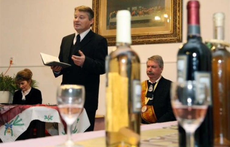 Áldást kértek boraikra