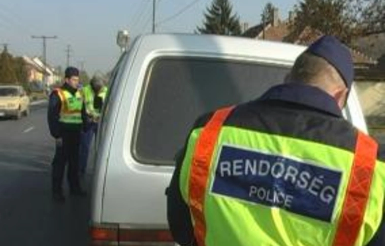 Először a sár fogta meg, aztán a rendőrök