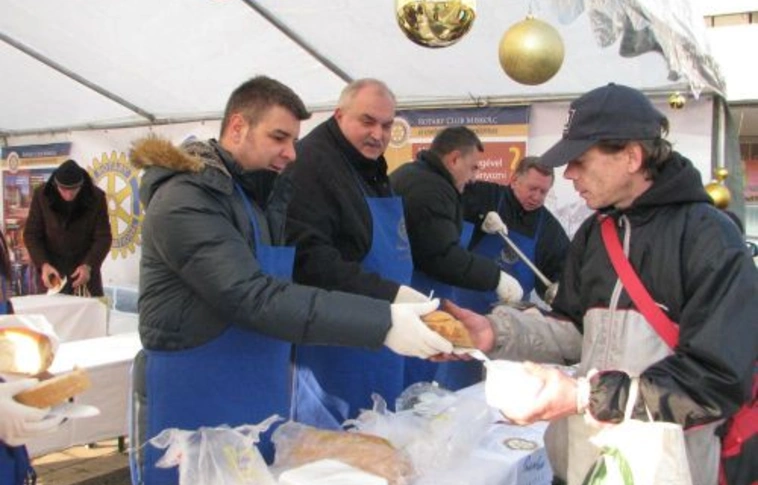 Rotary vendéglátás rászorulóknak