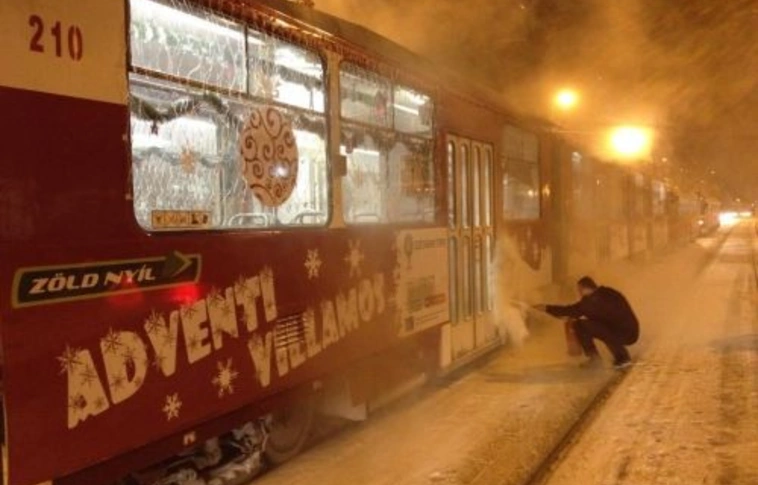 Hétvégén már újra járhat az adventi villamos