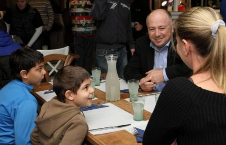 Rászoruló gyerekeket vendégelt meg az étterem