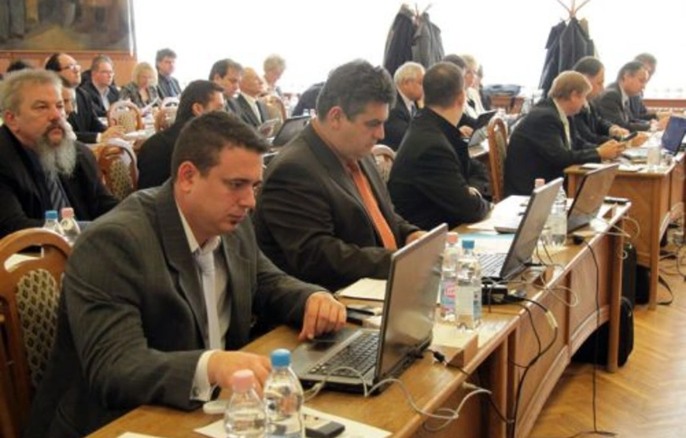 A szocialisták a sürgősségi indítványaikról