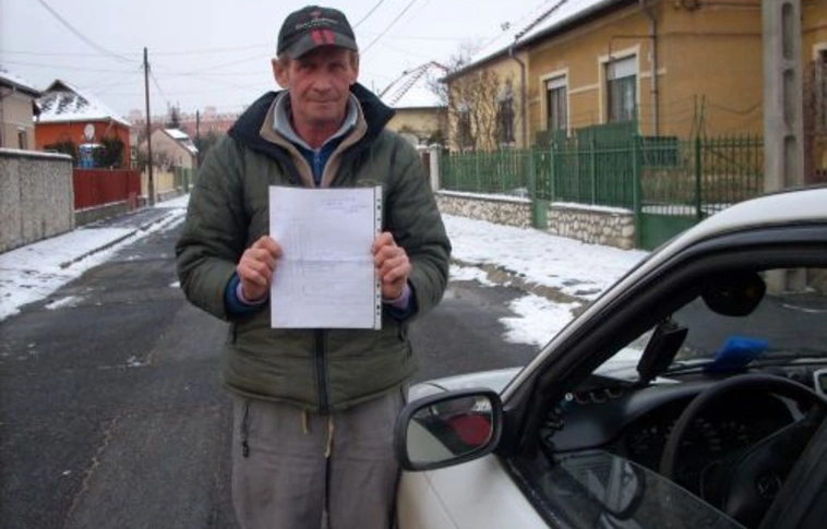 Az úton várakozott, mégis pórul járt