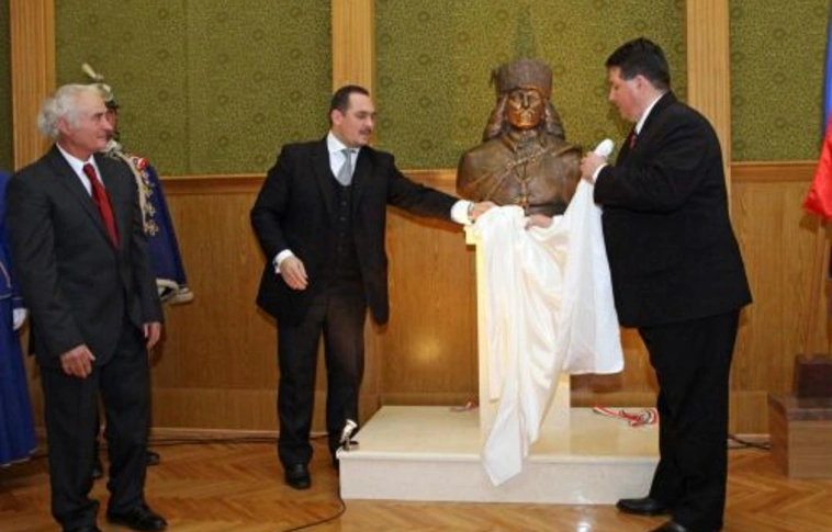 Szobrot kapott a megyeházán II. Rákóczi Ferenc